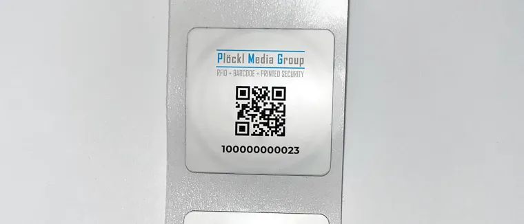 Bild: Plöckl Media Group stellt den neuen PMG NFC onMetal Tag vor