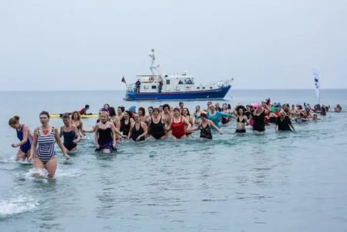 Bild: Eiskalte Mutprobe