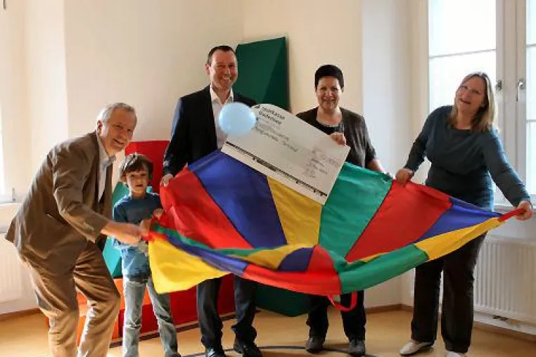 Bild: Stiftung Liebenau überreicht Spenden für die Frühförderstelle Markdorf