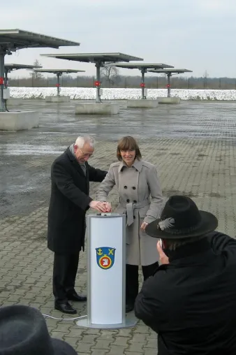 Bild: Bundesweit einzigartiger Solarpark in Betrieb genommen