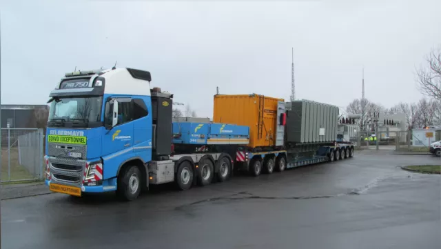 Bild: Großtransformator von HanseWerk-Tochter SH Netz für die Energiewende im Umspannwerk Itzehoe-Nord eingetroffen