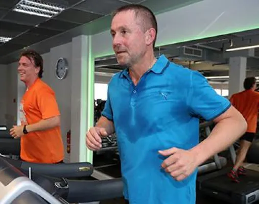 Bild: Aktiv-Sportpark Moers unterstützt „Bewegen hilft“ – Wie man mit sechs Kilometer Laufen Gutes tut  