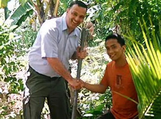 Bild: Dr. Goerg stiftet 10.000 neue Kokosnussbäume für die Zukunft philippinischer der Bio-Bauern