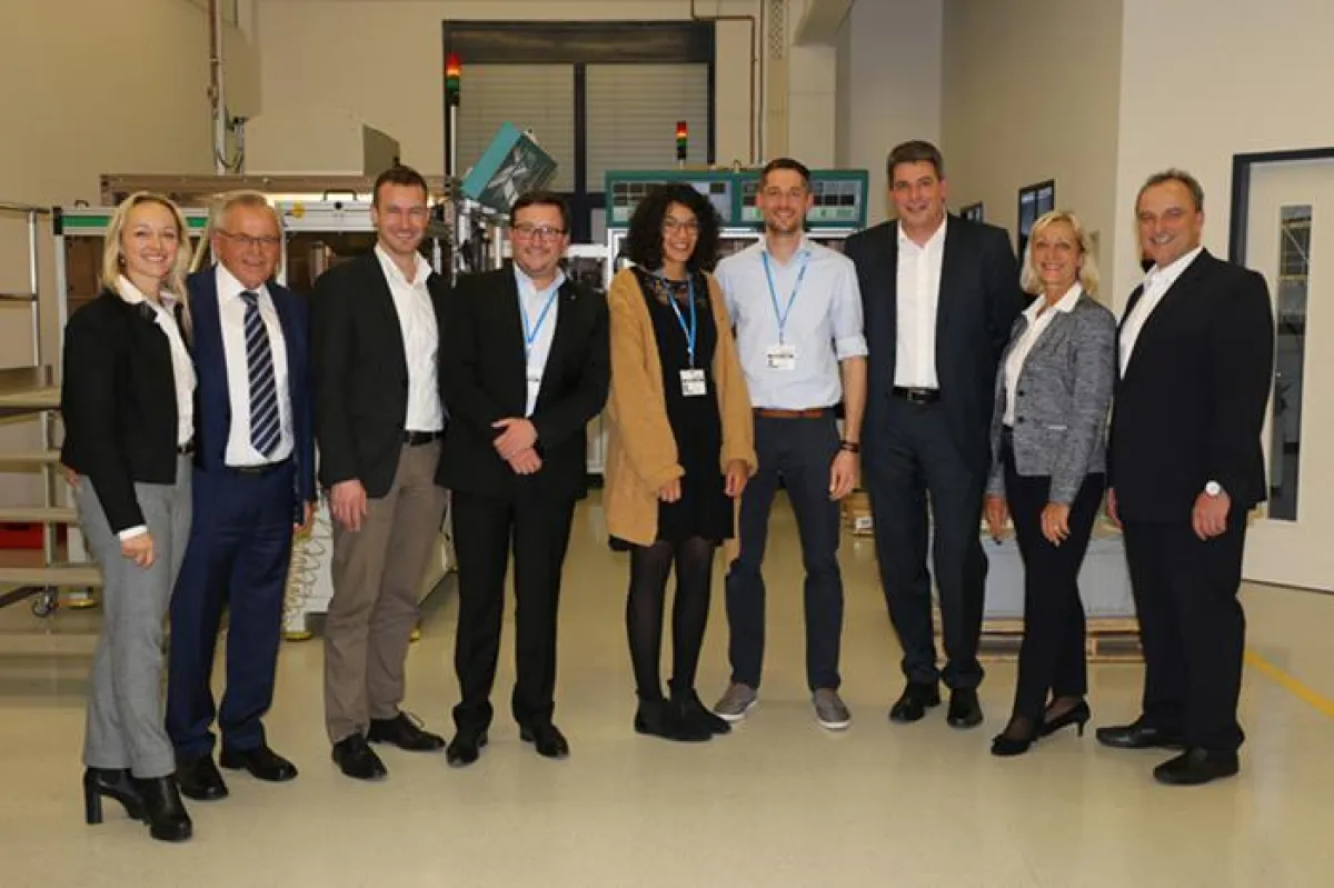 Familie Kramski und die Mitarbeiter des Springmaus e.V. und der Stadtmission