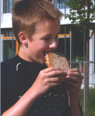 Bild: Richtiges Essen hat entscheidenden Einfluss auf schulische Leistungen