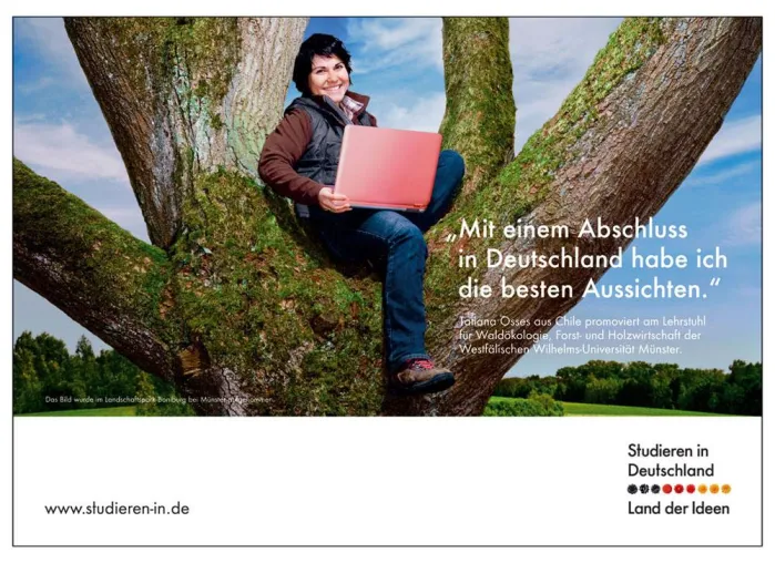 Bild: Studentin des Wald-Zentrums der Uni Münster wirbt für den Studienstandort Deutschland