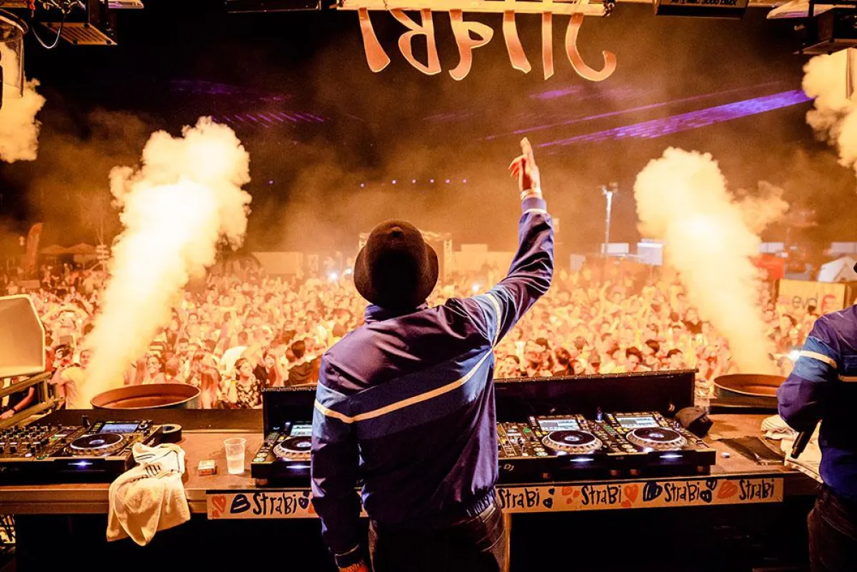 Blick von der Hauptbühne auf die Zuschauer beim Strabi Festival 2017