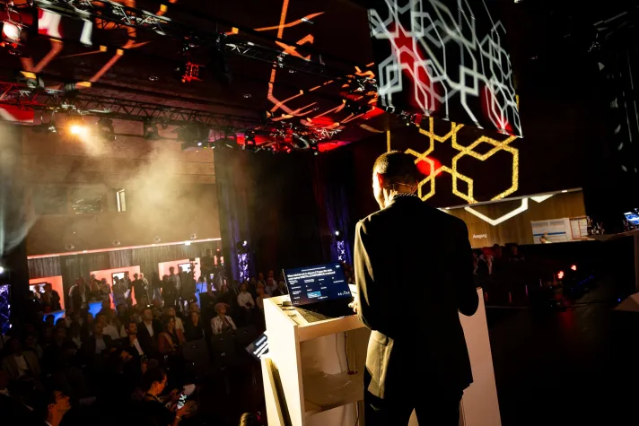 Bild: Künstliche Intelligenz mit Emotionaler Kompetenz: Wolfgang Eder bringt AI-EQ von Österreich nach New York