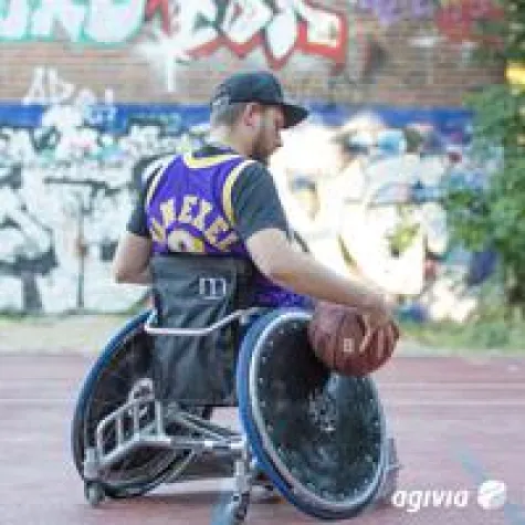 Bild: Spätsommer auf dem Basketball-Platz mit agivia