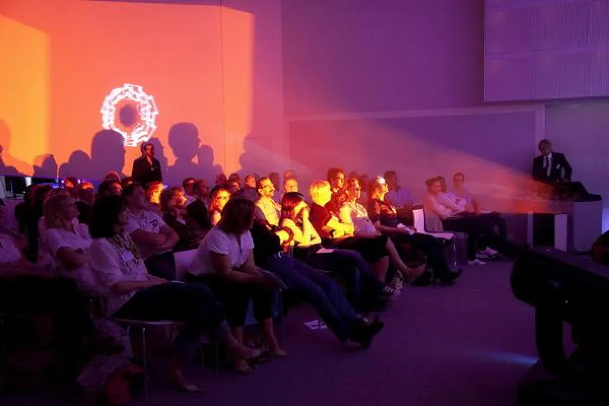 Interessierte Teilnehmer des Licht- und Medientechnik Seminars der Essener LK-AG
