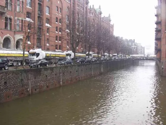 Bild: HHLA AG – welche Rolle spielte die SEB AG bei der verschleppten Insolvenz der Cellpap Trucking Spedition?