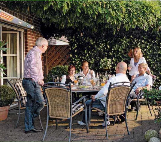 Mit Infrarot-Wärmestrahlung kostengünstig im Außenbereich heizen Bild: Mit Infrarot-Wärmestrahlung kostengünstig im Außenbereich heizen