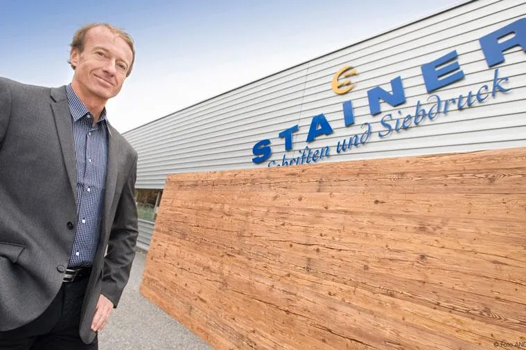STAINER Sun-Wood 3-Schichtplatten mit Altholzoptik werden mit Wirtschaftspreis ausgezeichnet Bild: STAINER Sun-Wood 3-Schichtplatten mit Altholzoptik werden mit Wirtschaftspreis ausgezeichnet