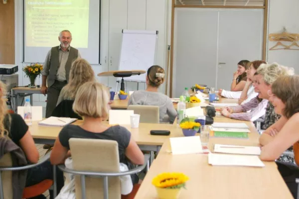 Bild: Start der Ausbildung zum Tierheilpraktiker und Tierpsychologen bei animalmundi