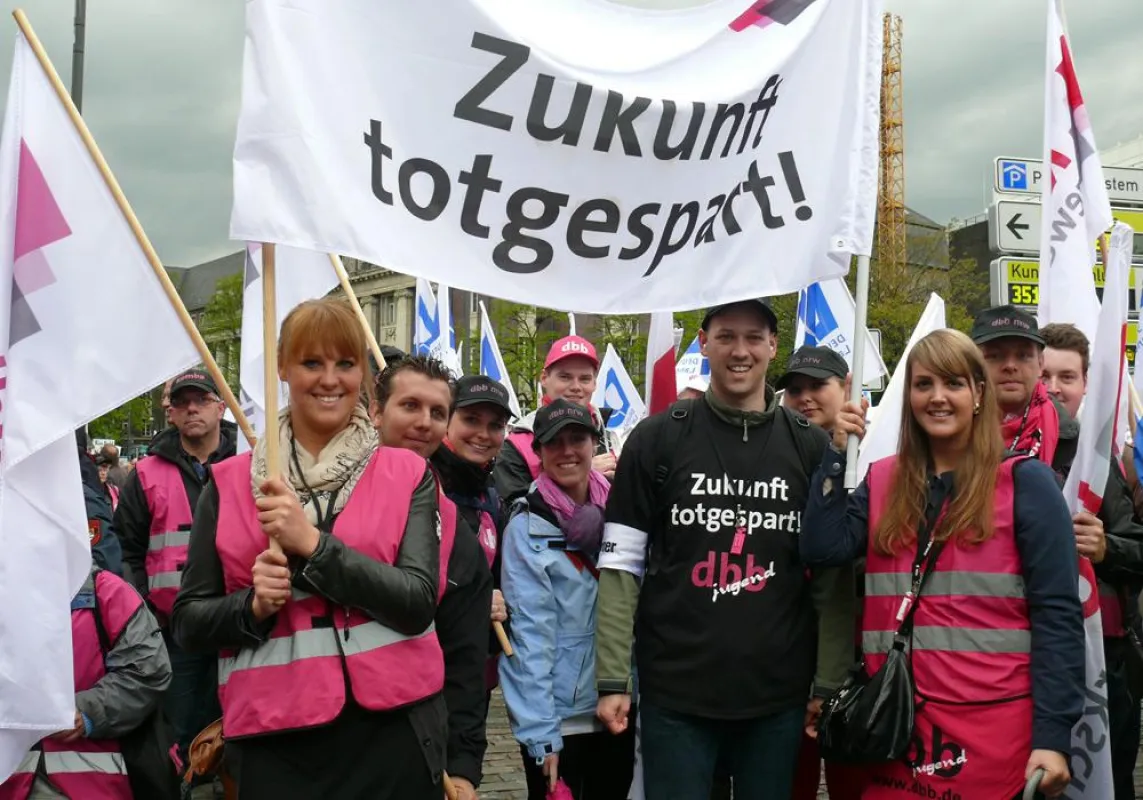 Die dbbj nrw zeigt sich solidarisch und demonstriert für die 1:1-Übernahme des Tarifergebnisses