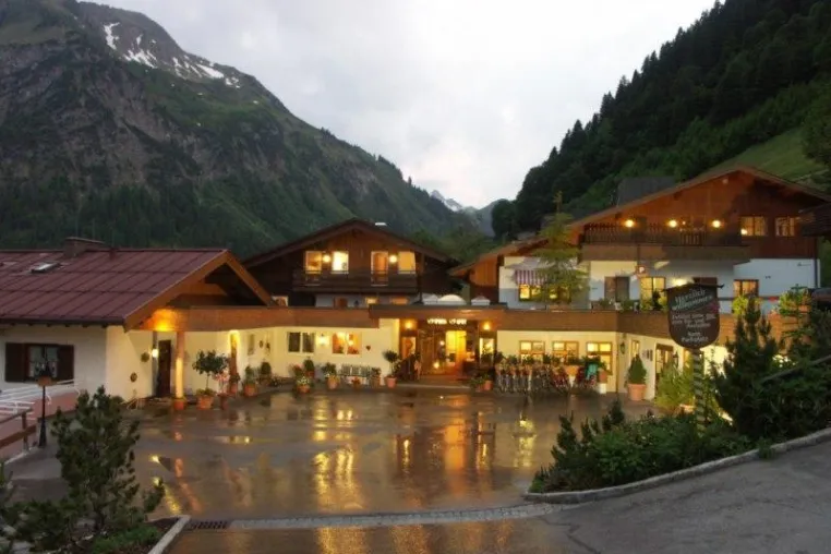 Bild: Erholungstipp für Kurzentschlossene: Kraftquelle Natur - Berg und Wasser im Hotel Rosenhof erleben