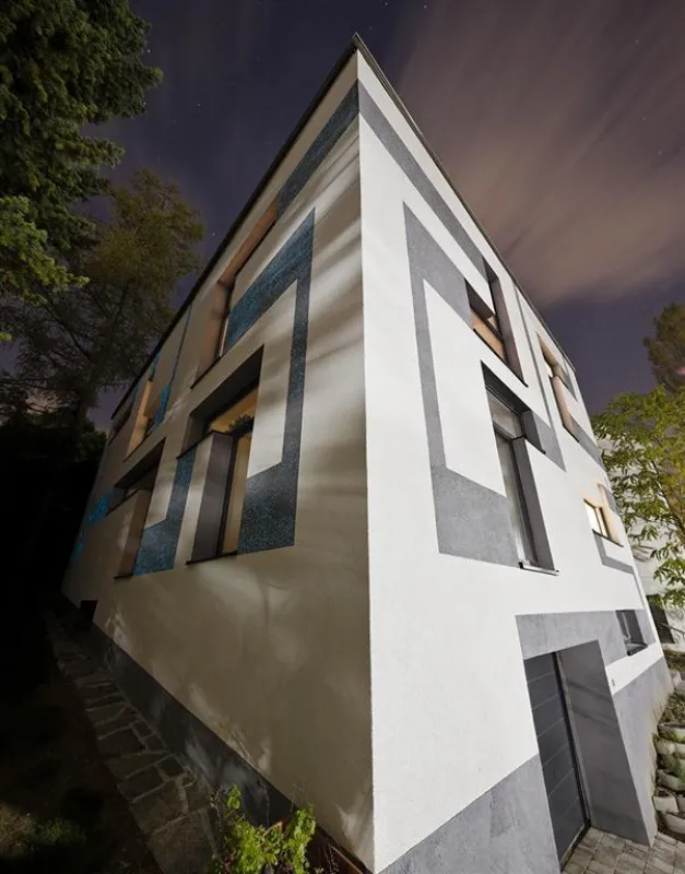Leuchtende Putzfassade mit NighTec Produkten, Syntax Architektur Österreich
