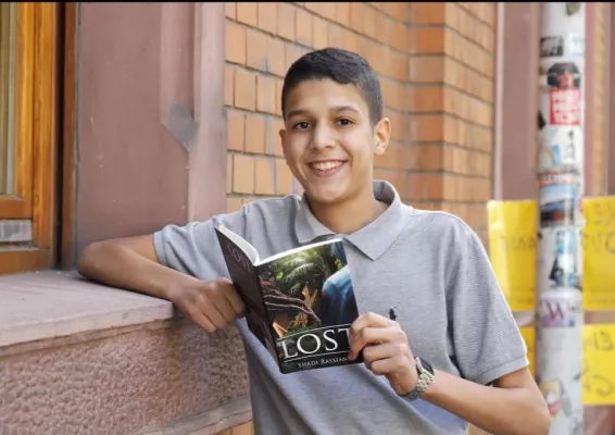 Bild: 15-Jähriger schreibt ersten Roman während Corona-Zeit