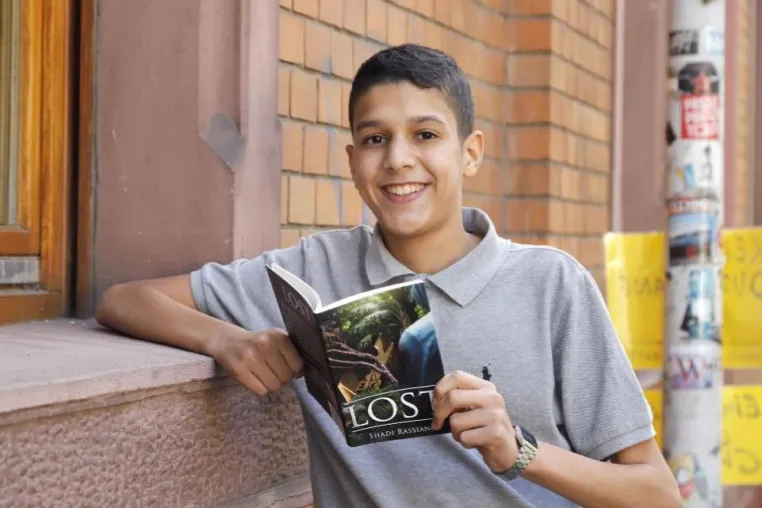 15-Jähriger schreibt ersten Roman während Corona-Zeit Bild: 15-Jähriger schreibt ersten Roman während Corona-Zeit
