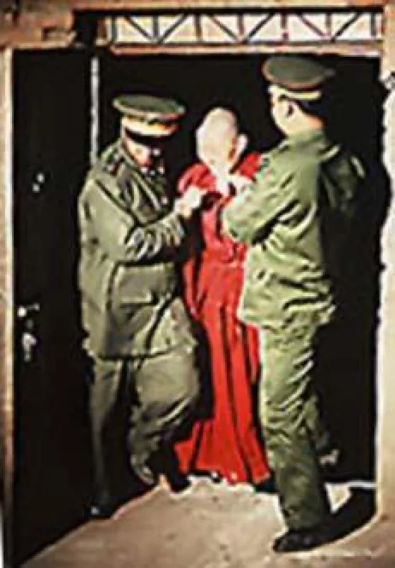 Verhaftung einer tibetischen Nonne. Bild: windhorsemovie.com