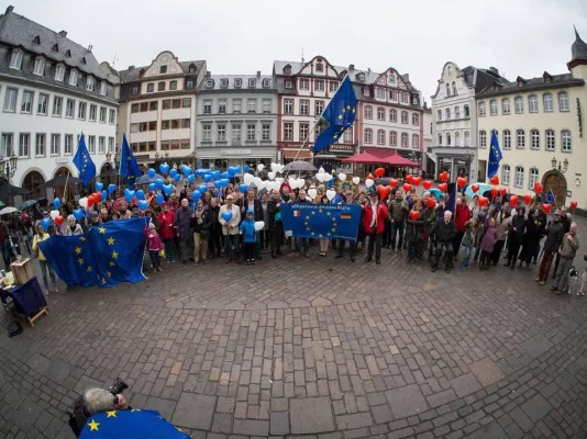 Bild: With Love from Germany: France je t’aime-Wahlspot / Pulse of Europe Demonstration Koblenz