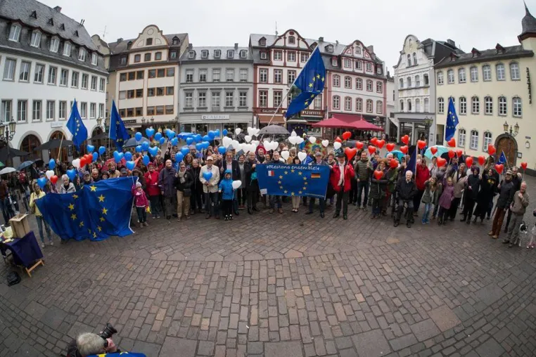 Bild: With Love from Germany: France je t’aime-Wahlspot / Pulse of Europe Demonstration Koblenz