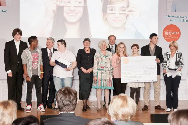 Bild: 1. Platz für die Musiktheaterproduktion „Third Class Titanic“ beim Schulwettbewerb zur Entwicklungspolitik