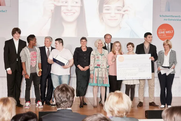 Bild: 1. Platz für die Musiktheaterproduktion „Third Class Titanic“ beim Schulwettbewerb zur Entwicklungspolitik