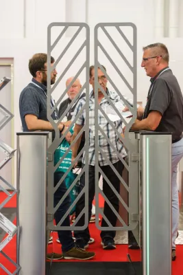 Automatic Systems’ FirstLane „Plus“ erwies sich als Publikumsmagnet Bild: Automatic Systems’ FirstLane „Plus“ erwies sich als Publikumsmagnet