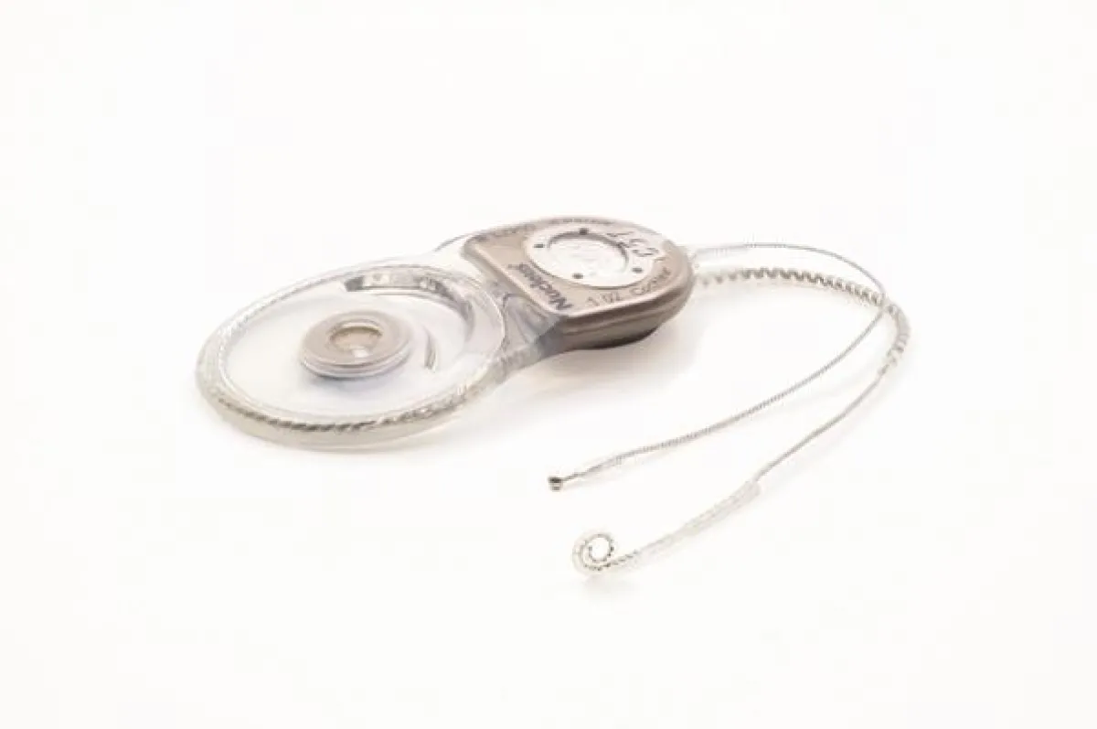 Maßstäbe für Hörimplantate - Implantat der Cochlear Nucleus CI24RE Serie (Foto: Cochlear)