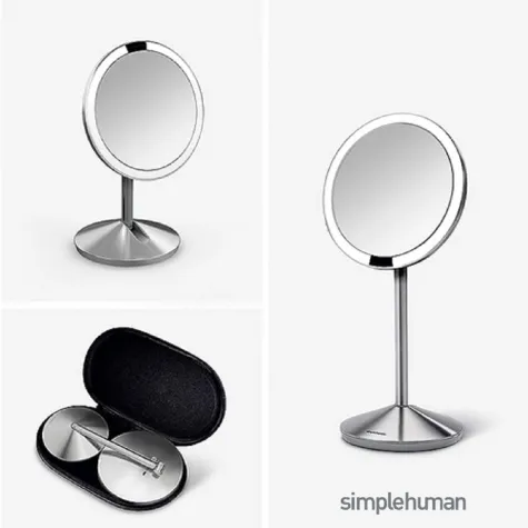 Faltbarer Sensorspiegel von simplehuman für perfektes Licht fürs Zuhause oder auf Reisen Bild: Faltbarer Sensorspiegel von simplehuman für perfektes Licht fürs Zuhause oder auf Reisen