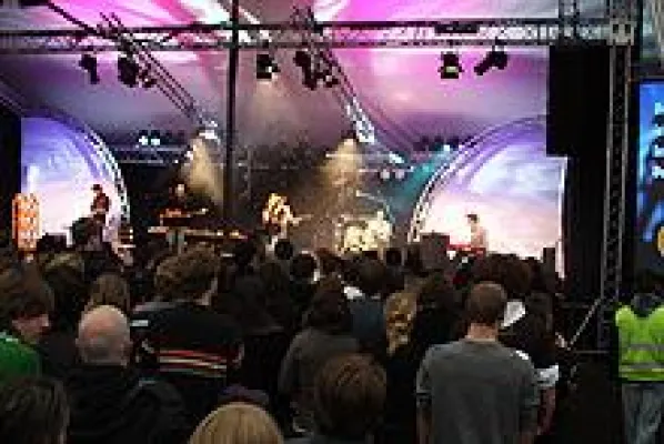 Bild: Feiern, beten, Gott erleben – 2000 Jugendliche beim Teenagermissionstreffen in Bad Liebenzell