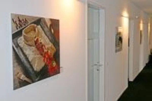 Bild: Kleine Welten im Unternehmen – neos art stattet GULP Information Services mit Fotokunst aus