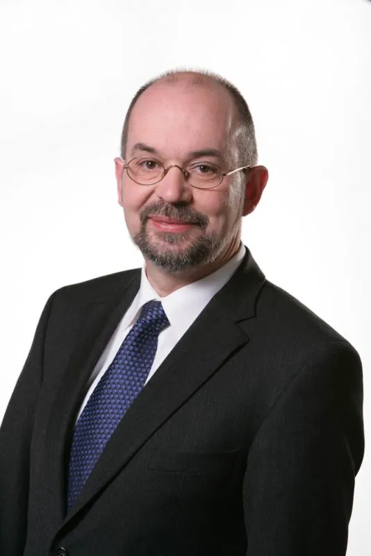 Der Autor Peter Lingenfelser ist Geschäftsbereichsleiter \'Beratung & Konzeption\' beim hr TEAM, einem Beratungsunternehmen für Organisations- und Personalentwicklung mit Sitz in Böblingen