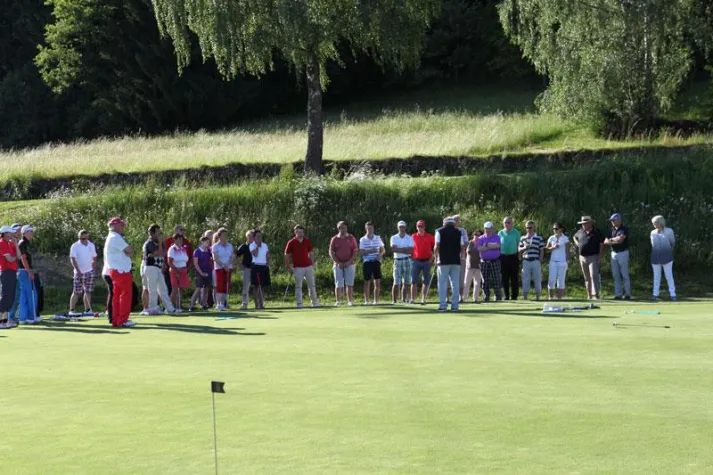 Bild: Vom Profi lernen: Putt-Seminar mit Wiestaw Kramski bei Passau ein voller Erfolg