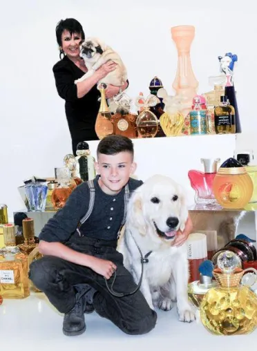 Bild: Uschi Ackermanns und Mops Sir Henrys dufte Benefiz-Auktion bei Ketterer Kunst in München