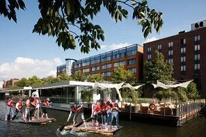 Bild: Tagen im Mercure Hamburg City und nebenbei Floßbauer werden