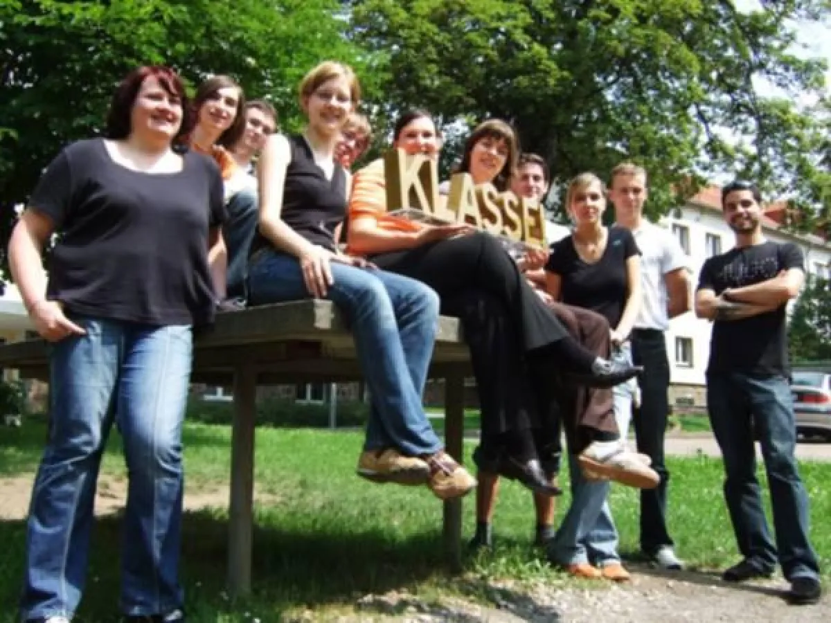 Ein Teil der Redaktion vom medien-mittweida.de mit der Auszeichnung \