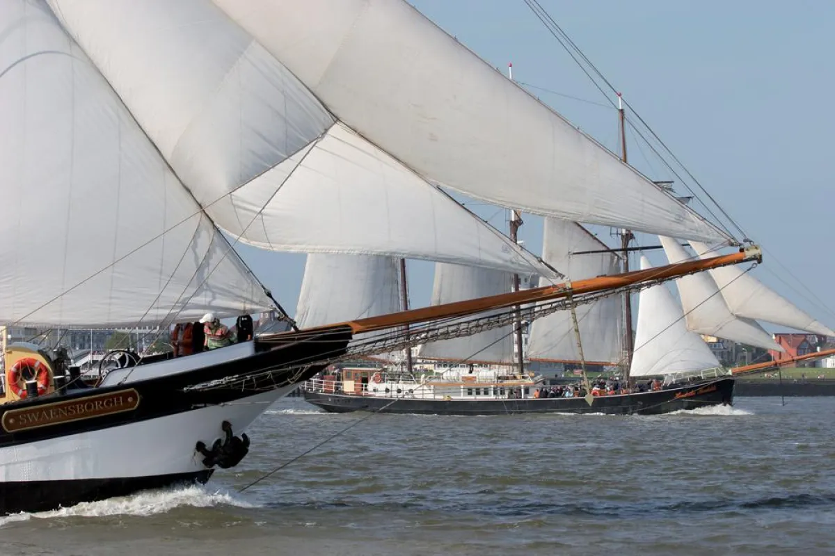 GroßesTraditionsschiffe-Treffen im Rahmen der Open Ship Cuxhaven 2008
