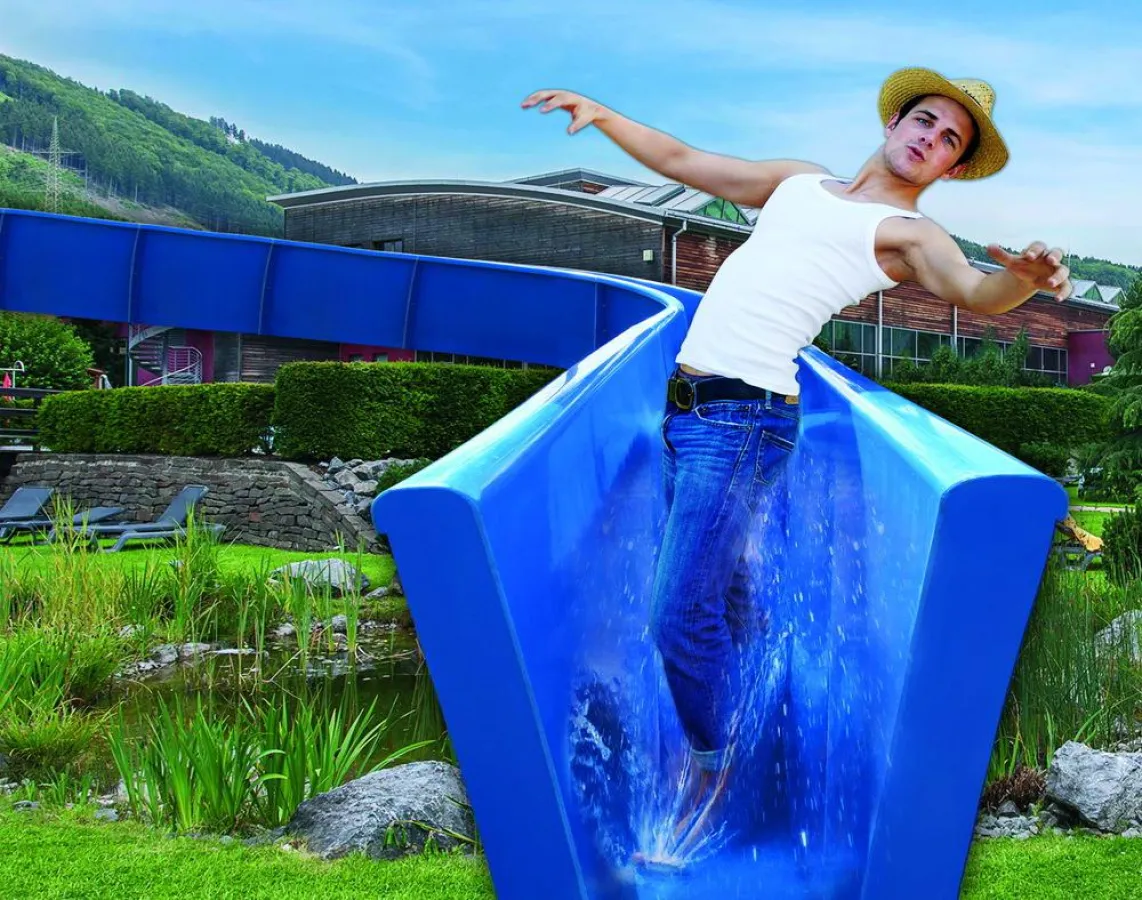 AquaMagis setzt mit Weltneuheit neue Maßstäbe: Gleich 2 Steh-Rutschen ab Sommer ´15!