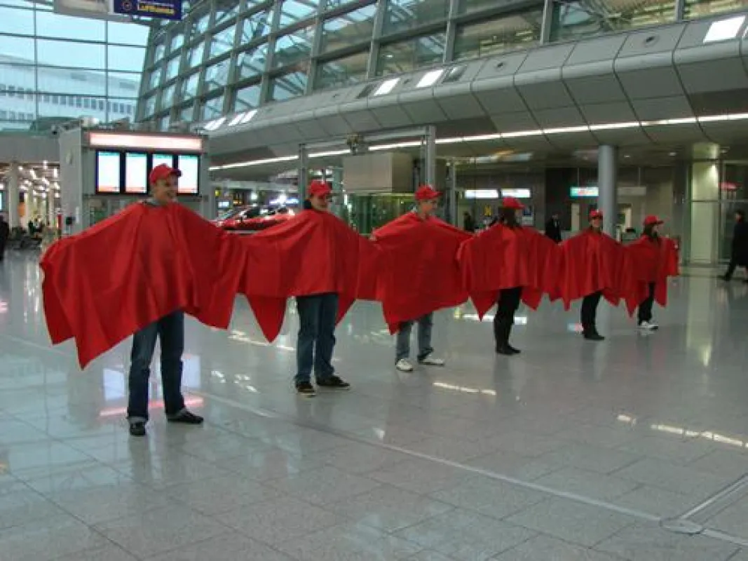 Jugendlich auf dem Düsseldorfer Flughafen 2007