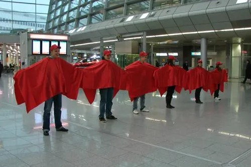 Bild: Aktion gegen Kinderprostitution auf dem Düsseldorf Flughafen