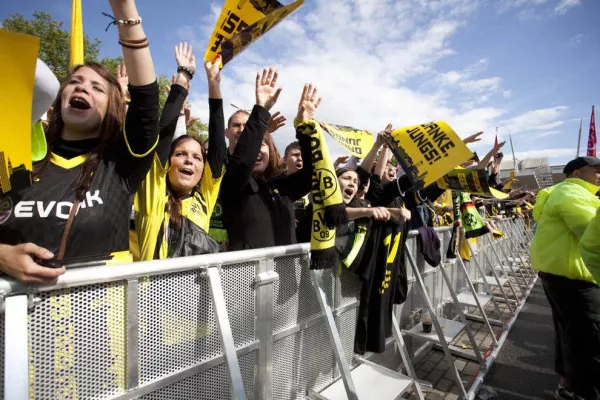 Dortmund feiert meisterlich… Bild: Dortmund feiert meisterlich…