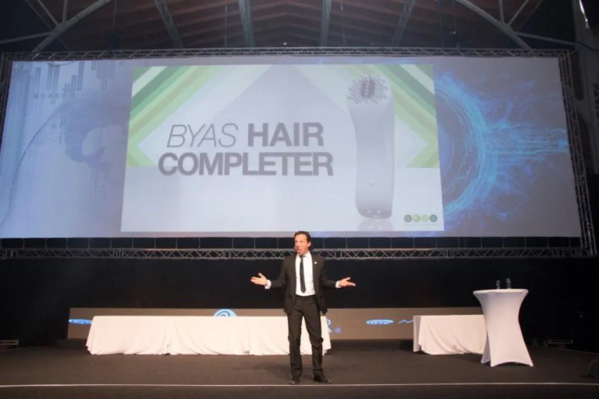 WellStar CEO Christian Wiesner präsentiert BYAS Hair Completer