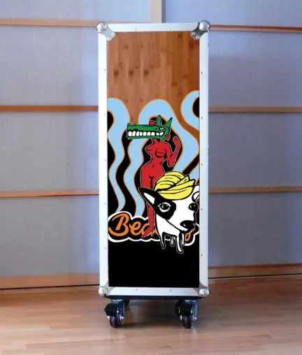 Naomi Lawrence gestaltet Flightcases von StyleHiker Bild: Naomi Lawrence gestaltet Flightcases von StyleHiker