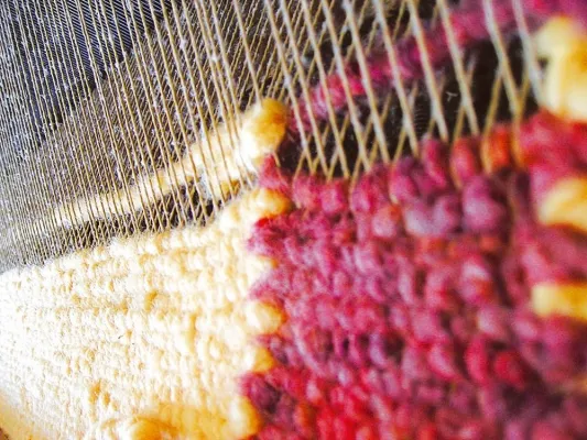 Bild: Jeder Teppich eine Komposition mit persönlicher Note - Maßanfertigungen aus reinen Naturmaterialien