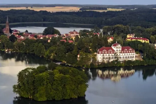 Entspannte Auszeit am See in Polen - Kurzurlaub mit dem Komfort eines Vier-Sterne-Hotels und Bestpreisgarantie Bild: Entspannte Auszeit am See in Polen - Kurzurlaub mit dem Komfort eines Vier-Sterne-Hotels und Bestpreisgarantie