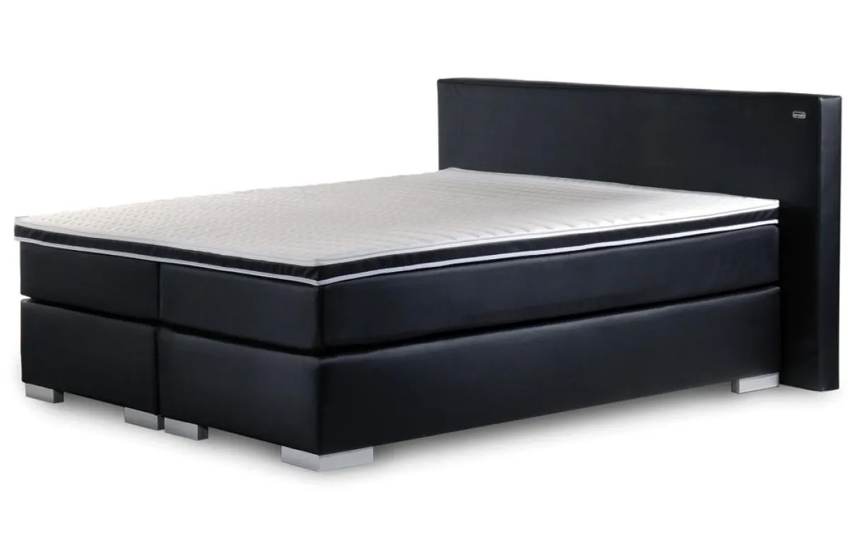 Das Boxspring-Bett Dacapo von Fey & Co. bringt Luxus in jedes Hotelzimmer. Es ist motorisch verstellbar und bietet viel Komfort.