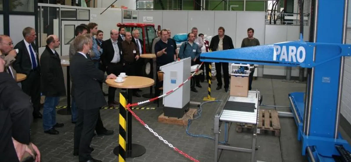 Fachvortrag zur Roboterprogrammierung am Beispiel des Palettierroboters PARO
