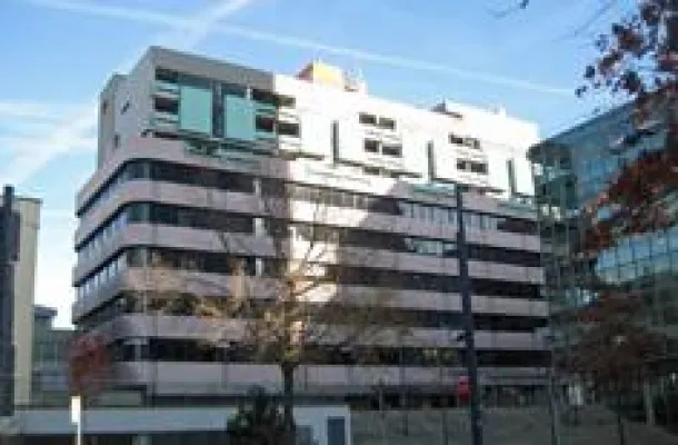 Bild: DIP-Partner AENGEVELT vermittelt Verkauf eines prominenten Büro-/Wohnhauses in Offenbach/Main